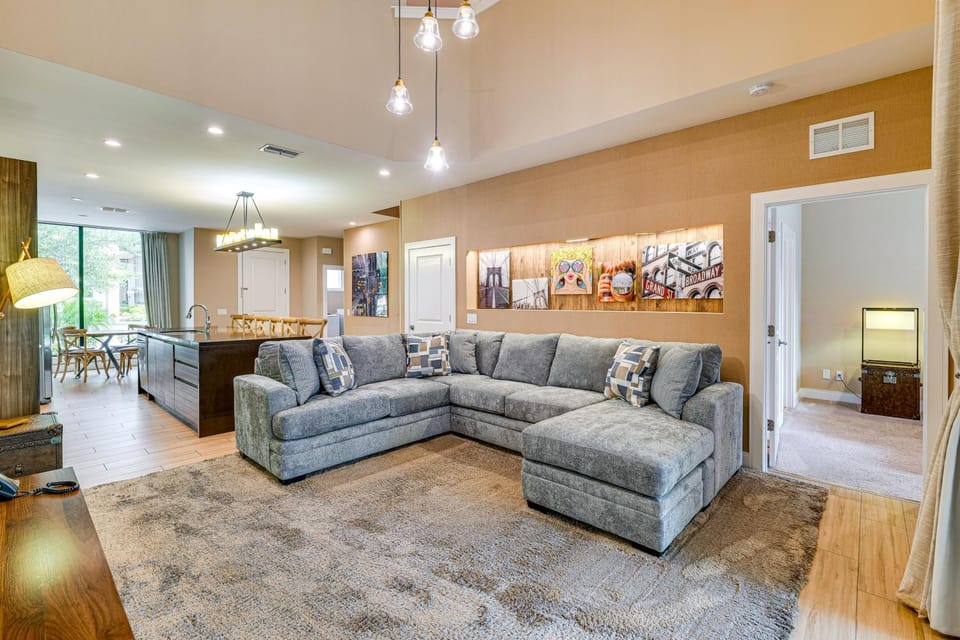 Magic Villas Townhome ~ 5 Mi to Disney Parks! House in Bay Lake
