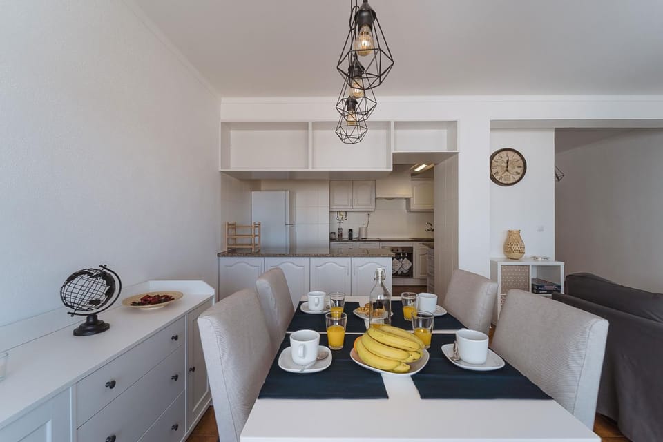 Kitchen or kitchenette, Dining area, Communal kitchen