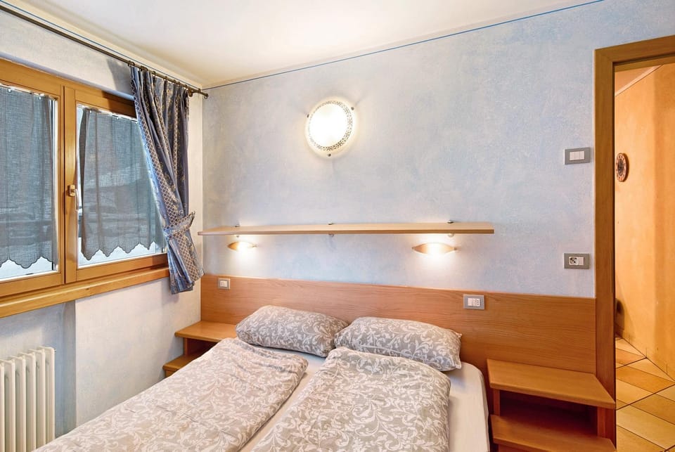 Property building, Living room, Bedroom