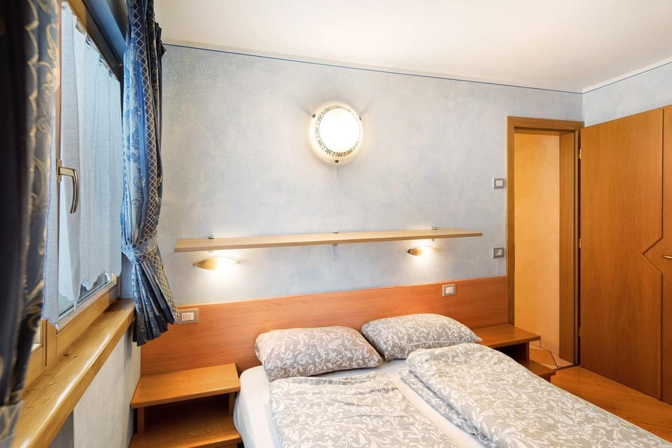 Property building, Living room, Bedroom