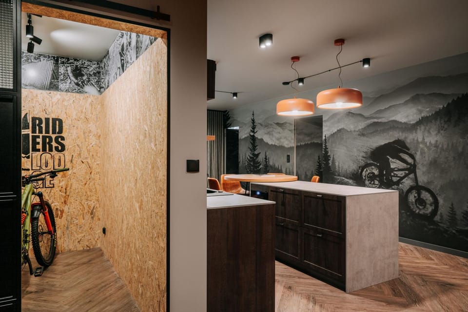 Kitchen or kitchenette, Living room, storage
