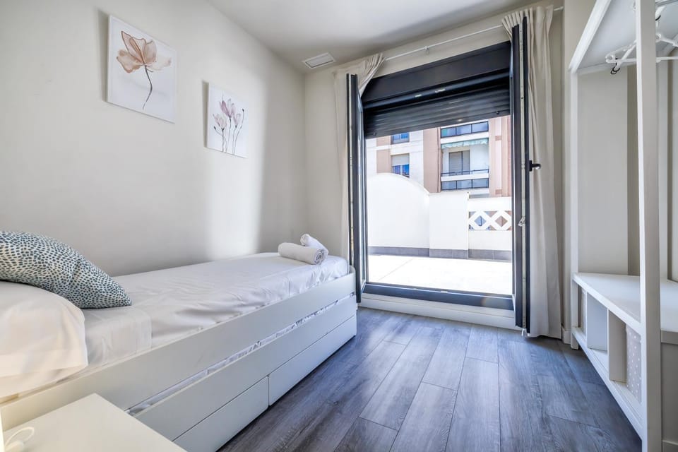 Bed, Bedroom, towels, wardrobe