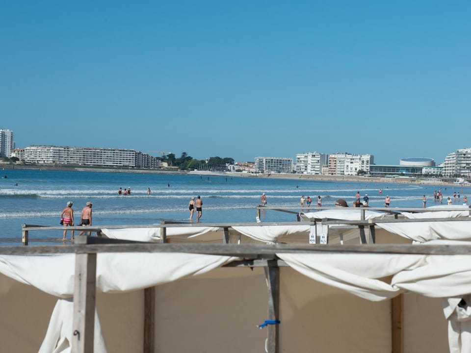 Appartement T2 face plage avec balcon, cuisine équipée et TV - FR-1-92-908 Apartment in Les Sables-d'Olonne