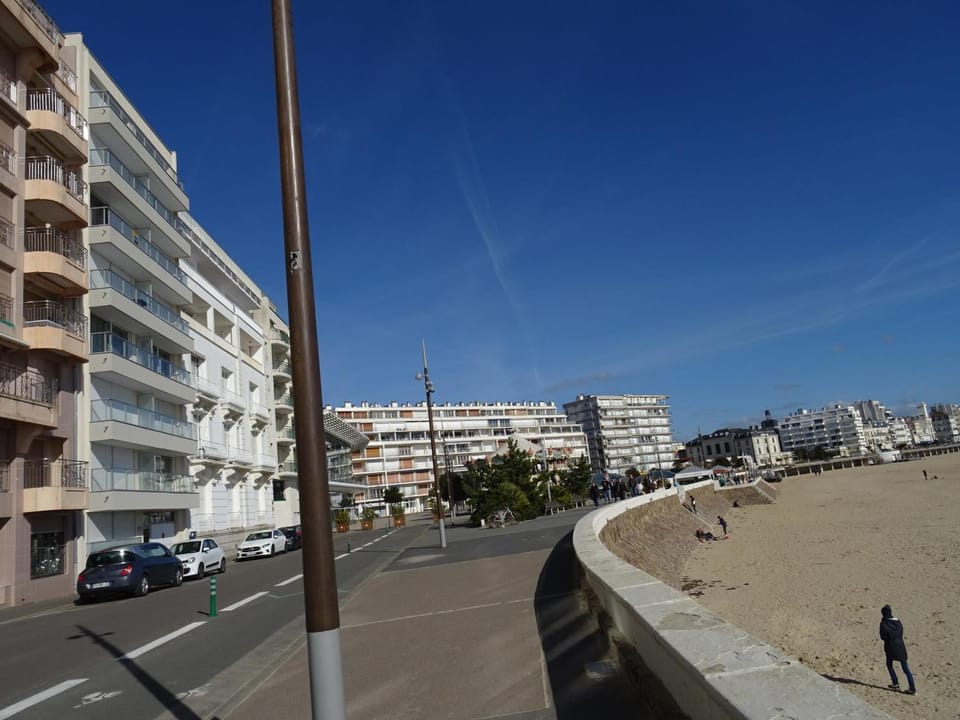 Appartement T2 face plage avec balcon, cuisine équipée et TV - FR-1-92-908 Apartment in Les Sables-d'Olonne