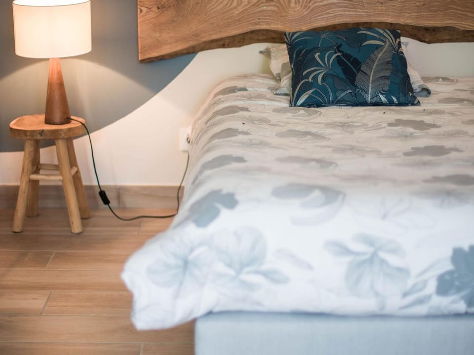 Longère rénovée avec charme, 5 chambres, grand jardin, proche du village, idéale pour 15 pers. - FR-1-410-355 House in Pays de la Loire