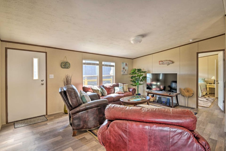 3 Mi to Beach: Home w/ Deck in Port O'Connor! House in Port O'Connor