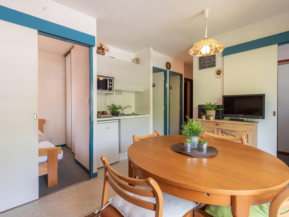 Appartement ensoleillé pour 4 avec balcon, parking et proche télécabine à Saint-Lary Village - FR-1-296-380 Cabin in Saint-Lary-Soulan