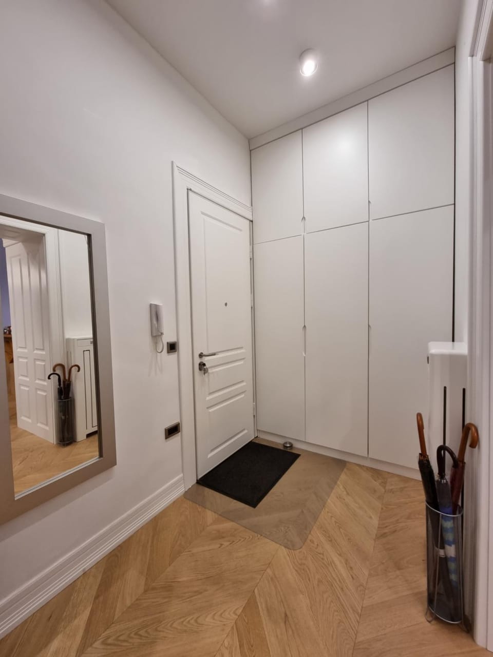 Facade/entrance, wardrobe