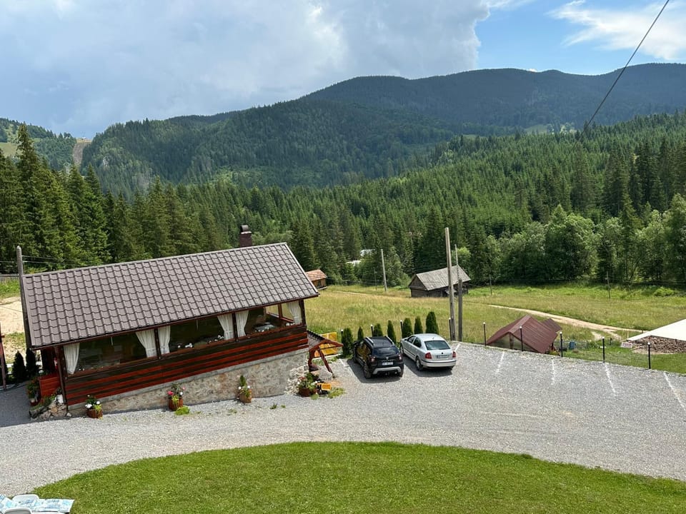 Day, Natural landscape, Mountain view, Parking