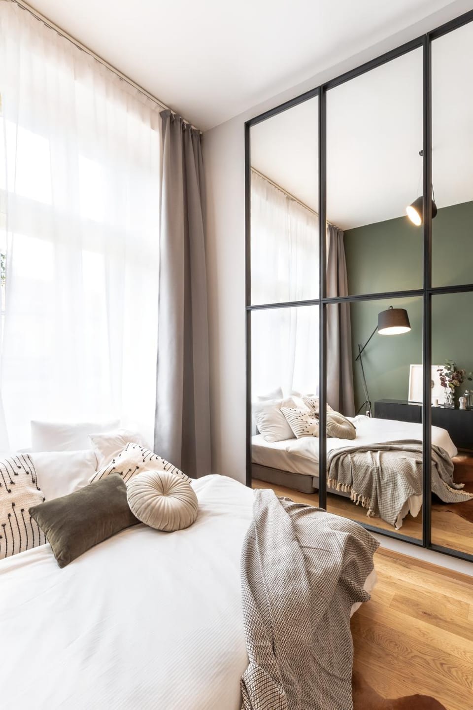 Photo of the whole room, Bedroom