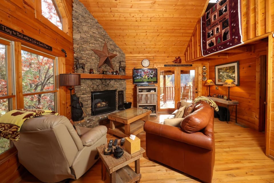 Little Bear Lodge Chalet in Sevier County