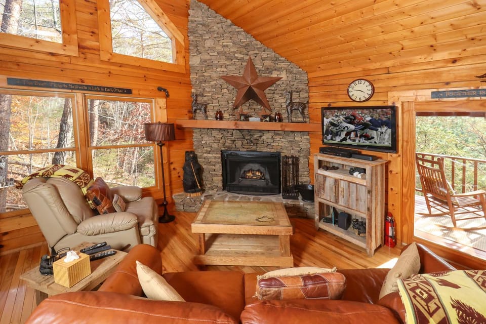 Little Bear Lodge Chalet in Sevier County