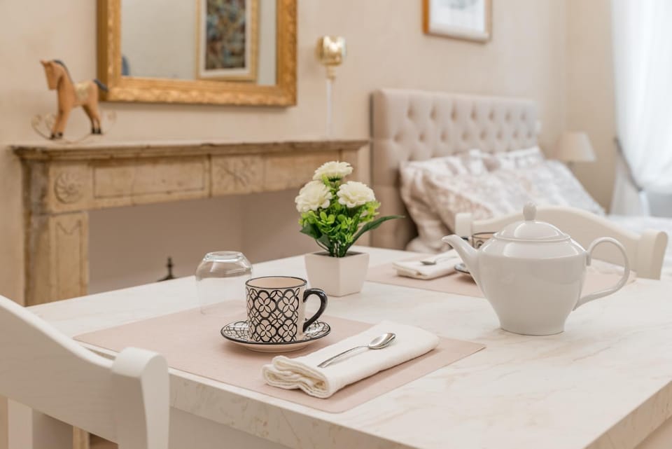 Coffee/tea facilities, Dining area, Breakfast
