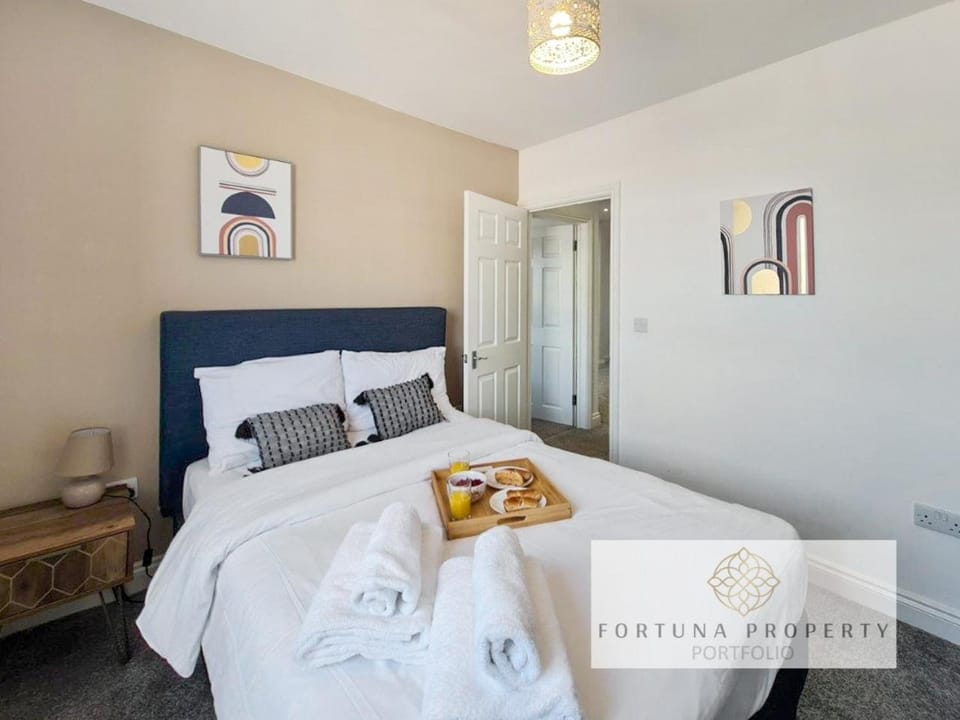 Bed, Bedroom, towels