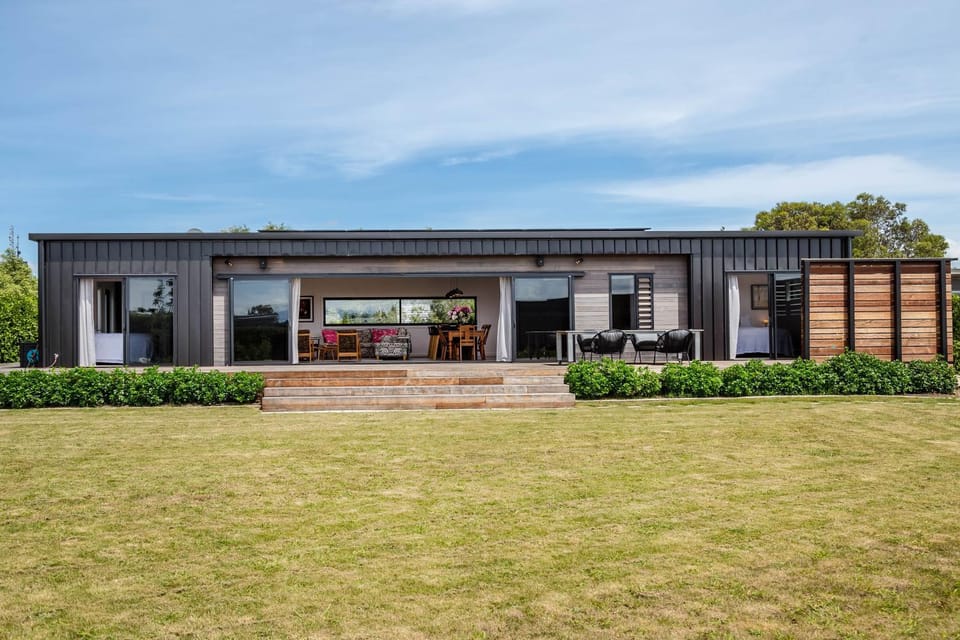 Property building, Facade/entrance, Garden