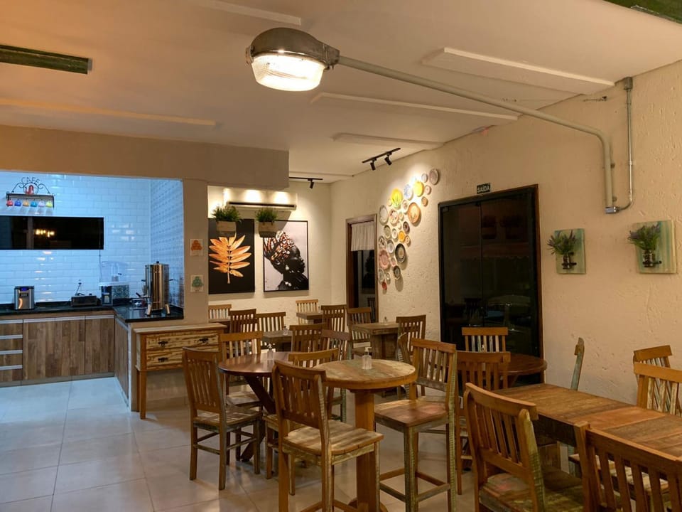 Restaurant/places to eat, Lounge or bar