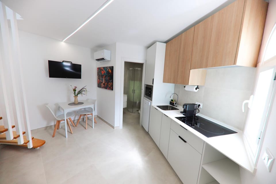 Bathroom, TV and multimedia, Living room, internet, soundproof, kitchen, air conditioner