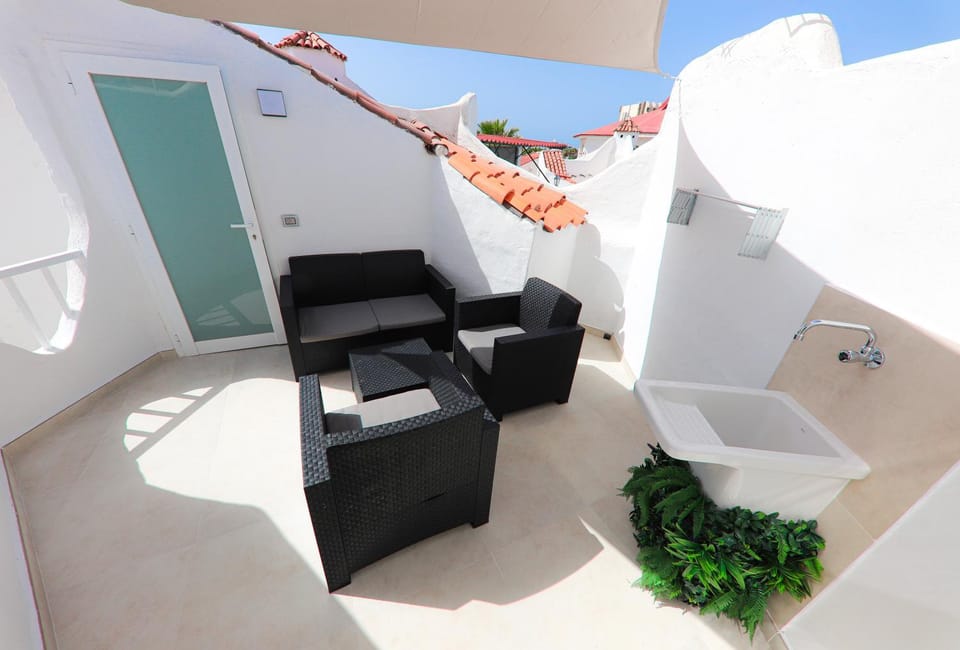 Off site, Balcony/Terrace