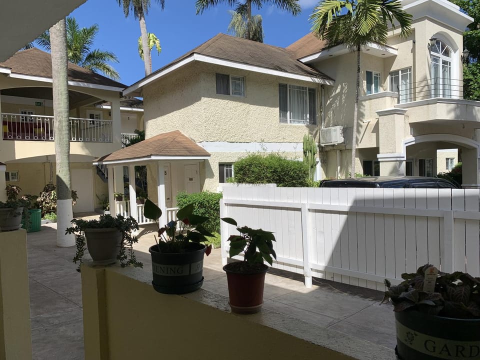 Comfy Stay in an Ocean Front Resort in Jamaica -Enjoy 7 Miles of White Sand Beach! Villa in Westmoreland Parish