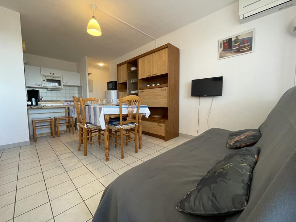 Appartement 2 pièces en bord de mer avec piscine - Sète - FR-1-338-447 Apartment in Occitanie