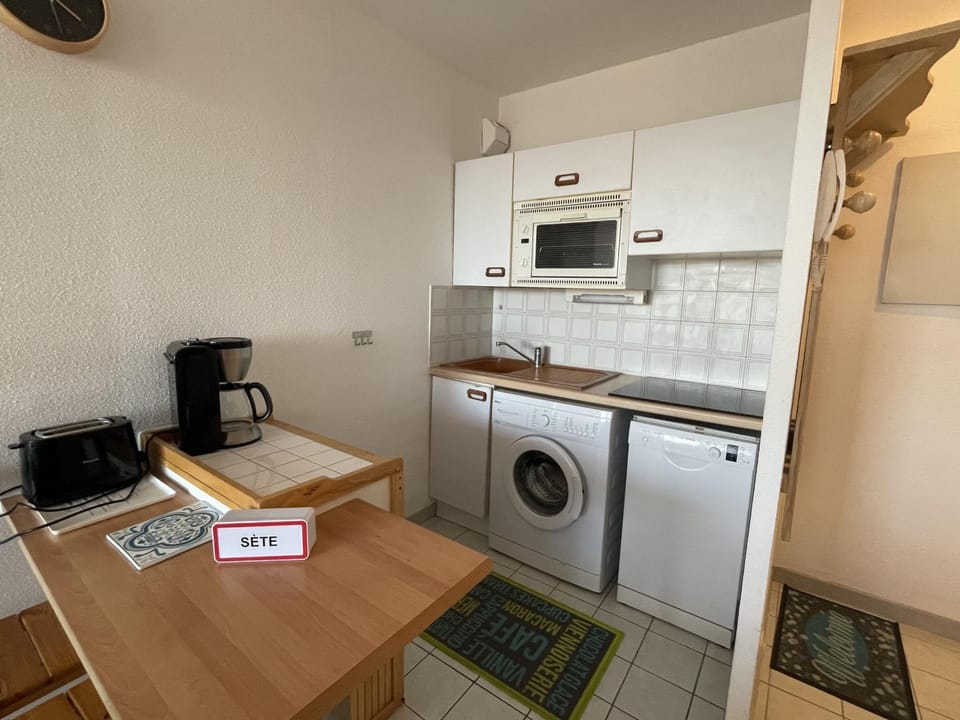 Appartement 2 pièces en bord de mer avec piscine - Sète - FR-1-338-447 Apartment in Occitanie