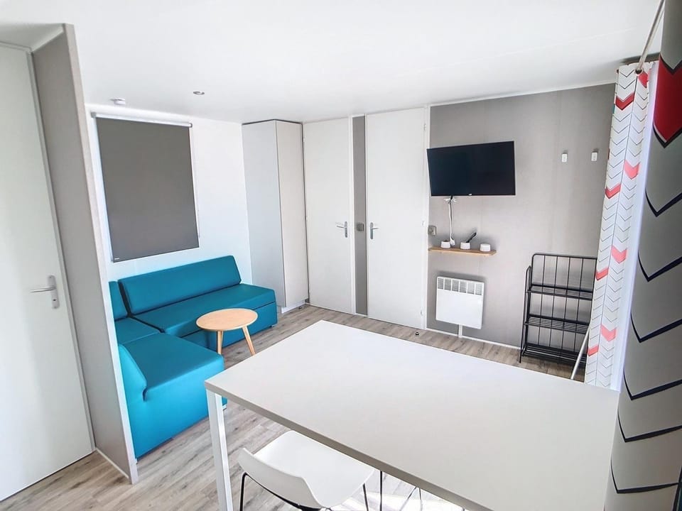 Mobil-Home Grand Confort 4 Pers. à 200m de la plage avec piscine chauffée et parking - FR-1-361A-15 House in Jullouville