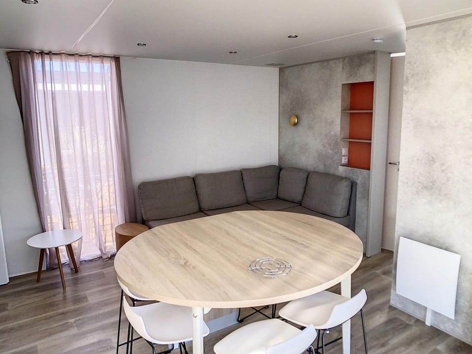 Mobil-home 3 chambres avec piscine chauffée, proche plage et commerces - FR-1-361A-16 House in Jullouville