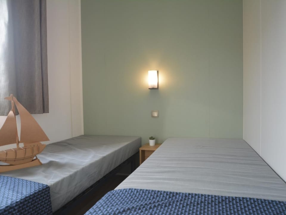 Mobil-home Grand Confort 6p, 3 Ch, Terrasse, 200m Plage, Piscine, Fitness, Parking, Wifi Inclus - FR-1-361A-29 House in Jullouville