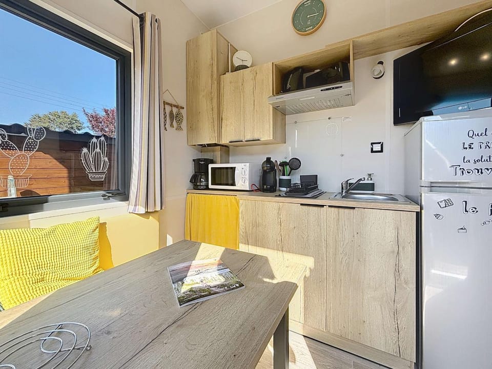 Tiny House 1 chambre, piscine chauffée, à 200 m de la plage, Jullouville - FR-1-361A-24 House in Jullouville
