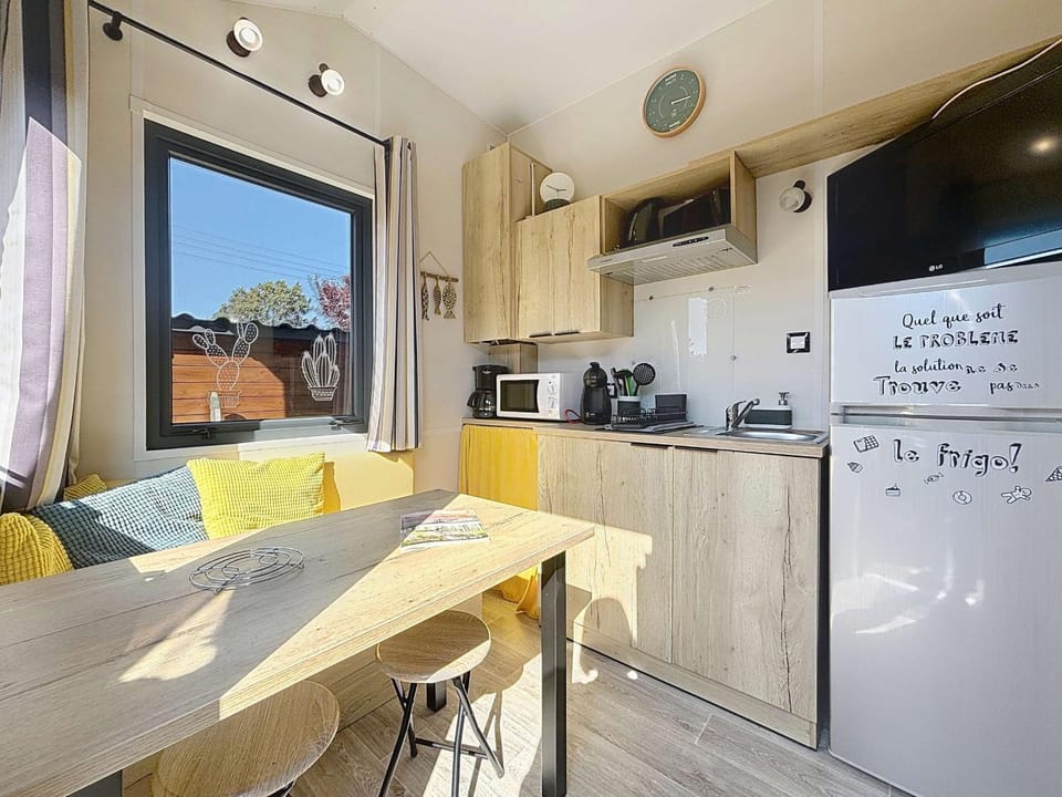 Tiny House 1 chambre, piscine chauffée, à 200 m de la plage, Jullouville - FR-1-361A-24 House in Jullouville