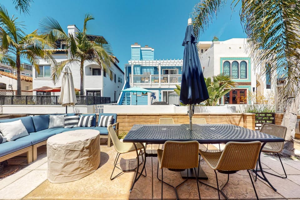 Walk to Mission Beach: Centrally Located Townhome House in Mission Beach