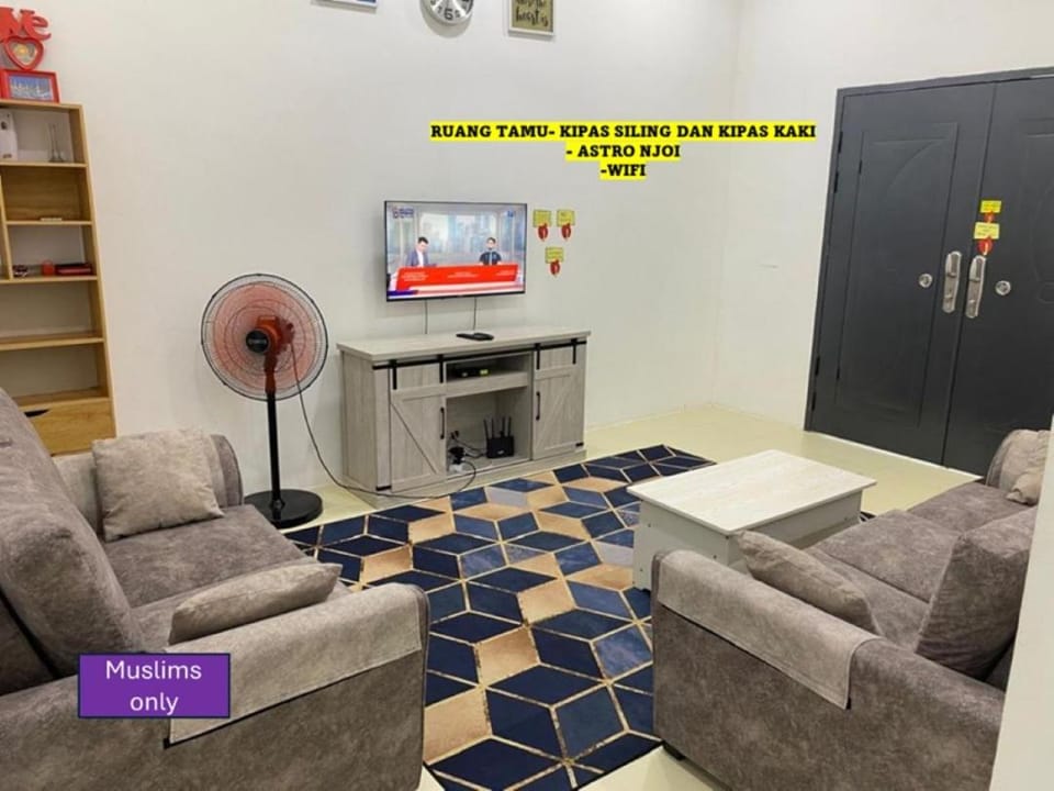 TV and multimedia, Living room, Seating area, Evening entertainment