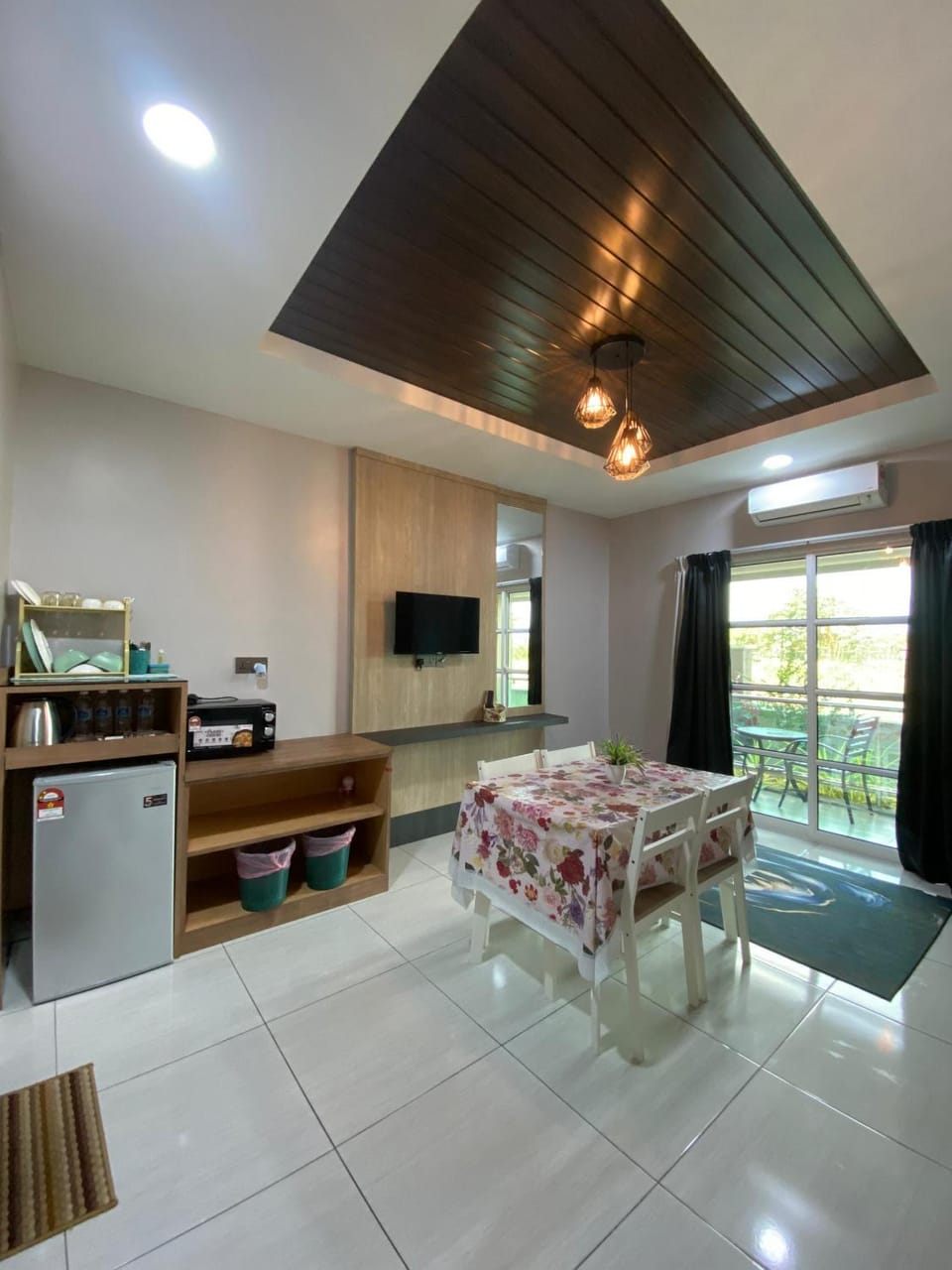 TV and multimedia, Living room, Dining area
