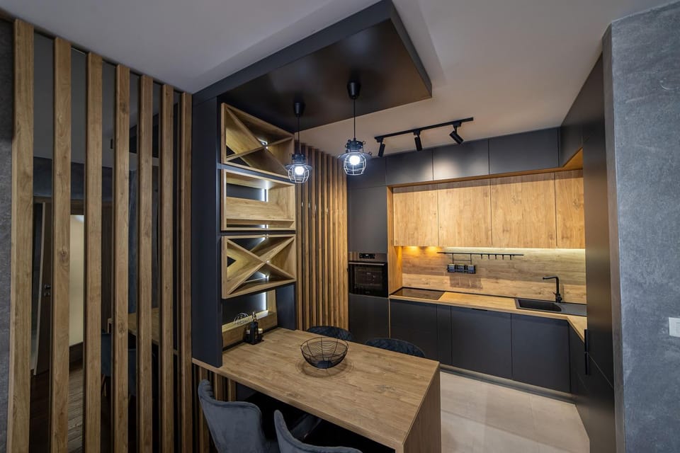 Kitchen or kitchenette, Dining area