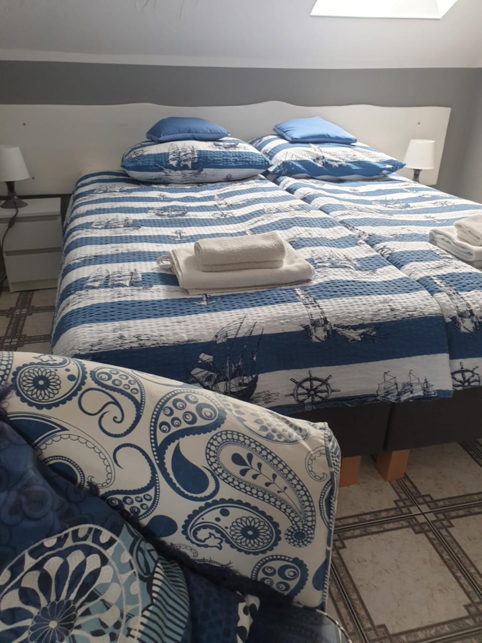 Bed, Photo of the whole room, Bedroom, towels