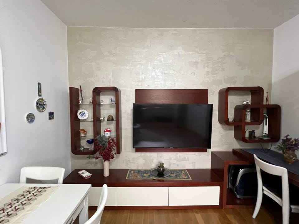 Communal lounge/ TV room, TV and multimedia, Living room, Evening entertainment