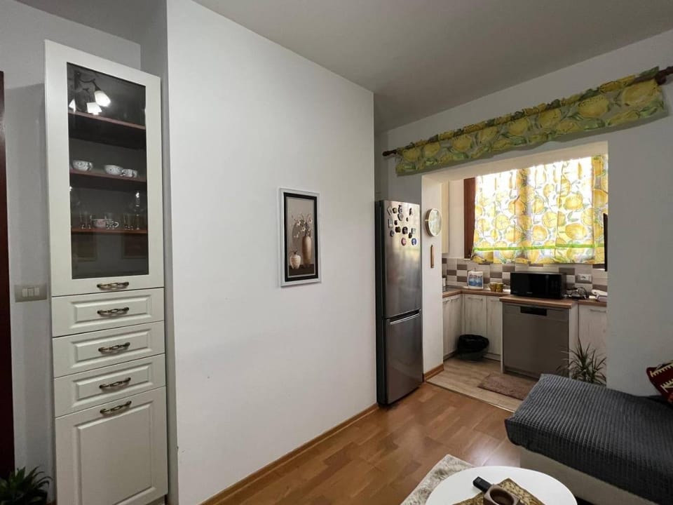 Kitchen or kitchenette, oven