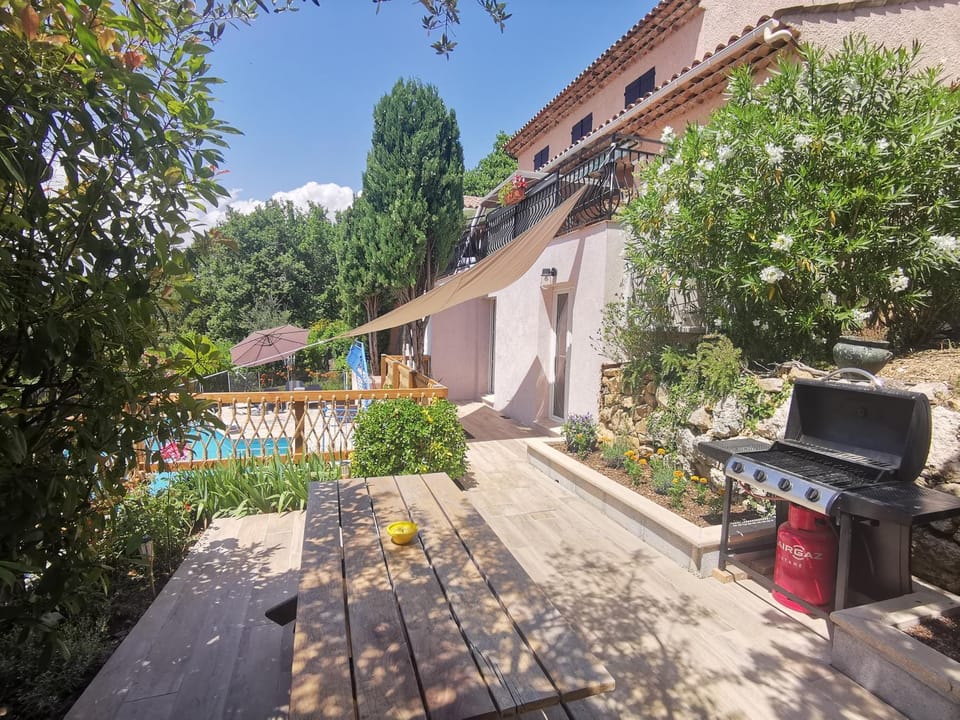 Patio, Facade/entrance, BBQ facilities, Balcony/Terrace, Garden view, Pool view