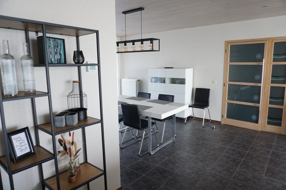 Decorative detail, Dining area