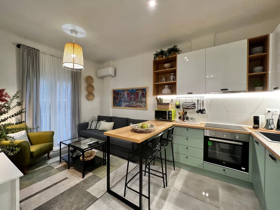 Kitchen or kitchenette, Living room