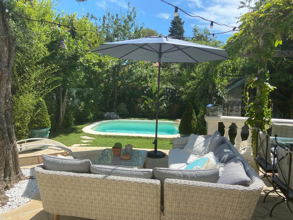 Cap d'Antibes 50m from the beach 3 bedrooms/Pool Villa in Antibes