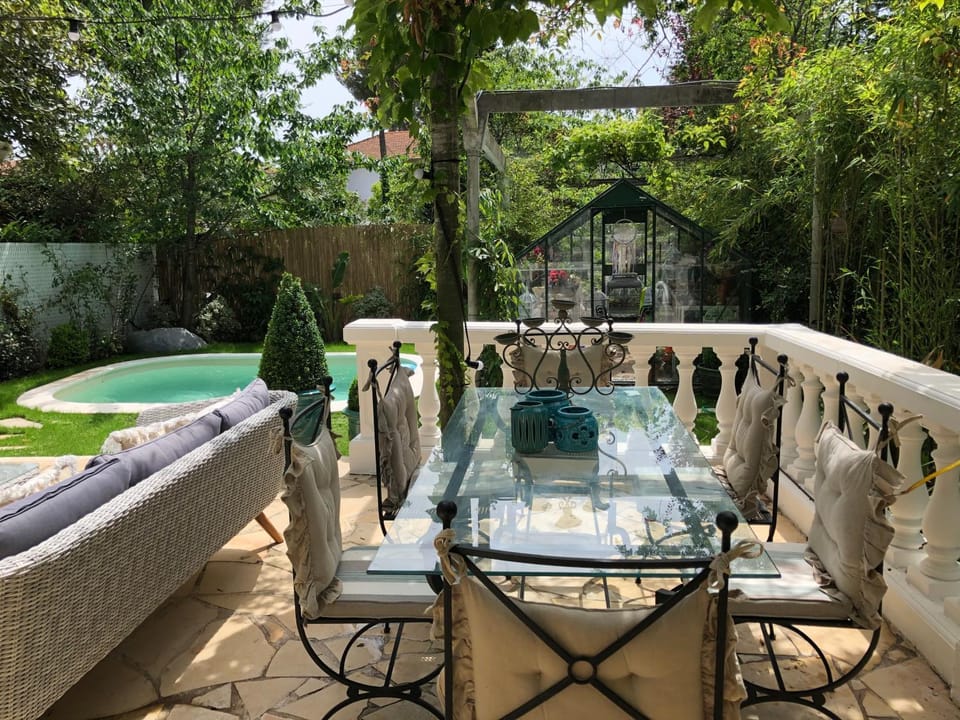 Cap d'Antibes 50m from the beach 3 bedrooms/Pool Villa in Antibes