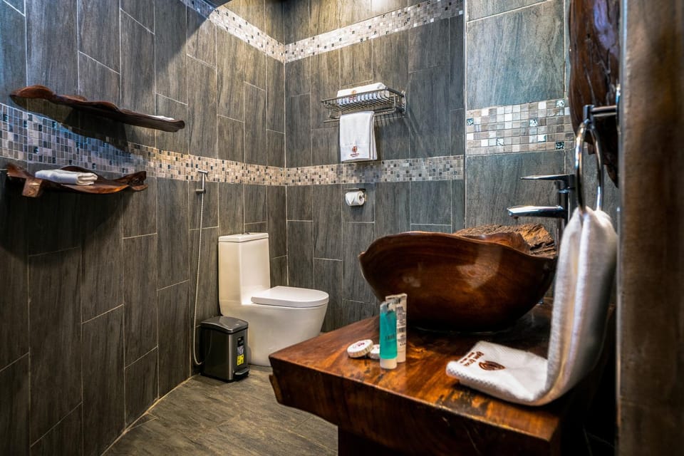 Toilet, Bathroom, towels