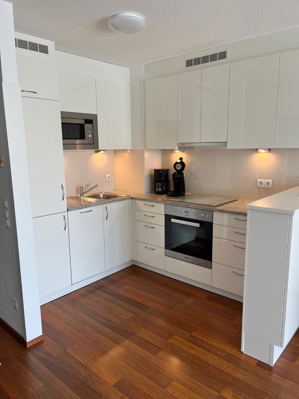Coffee/tea facilities, kitchen