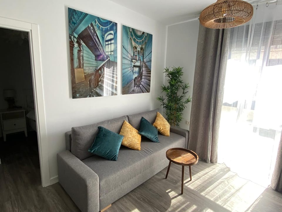 Bed, Living room