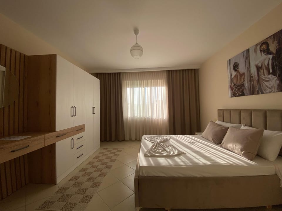 Photo of the whole room, Bedroom