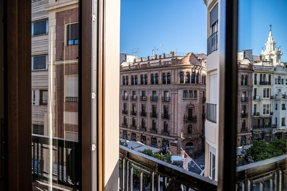 Balcony/Terrace, Street view