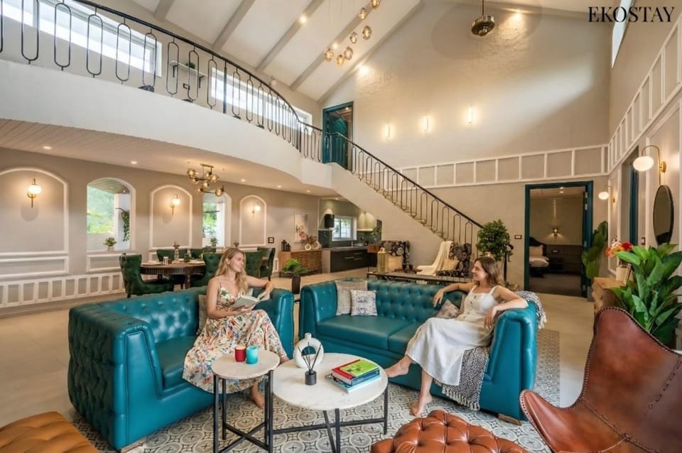 People, Living room, Seating area, group of guests