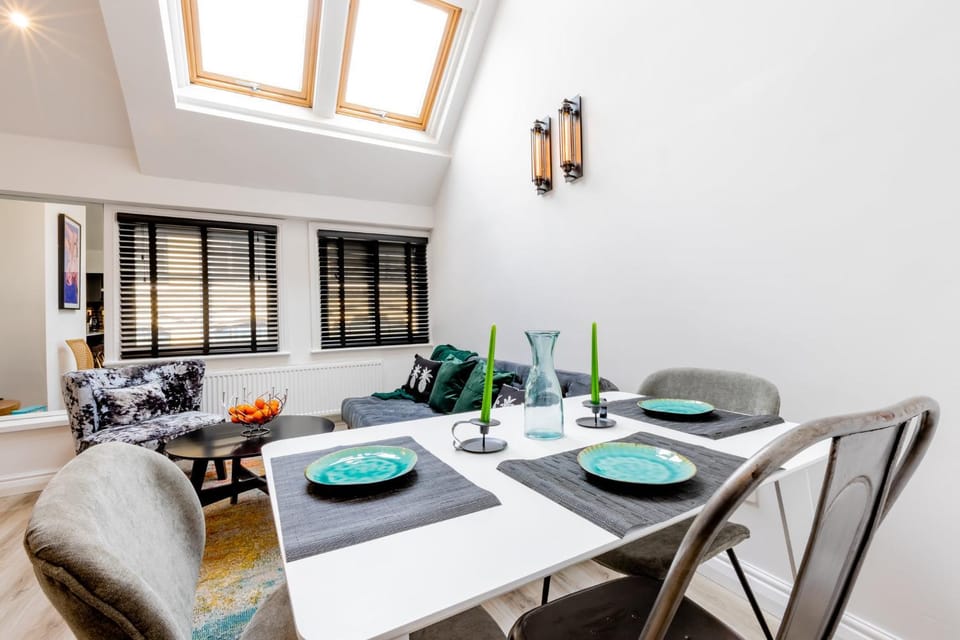 Seating area, Dining area