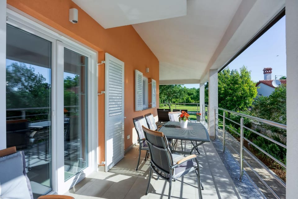 Patio, Dining area